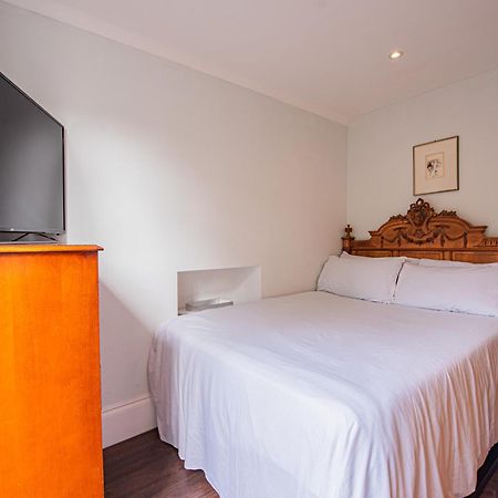 Stylish 1-Bed Flat In Soho - Prime Central Лондон Экстерьер фото