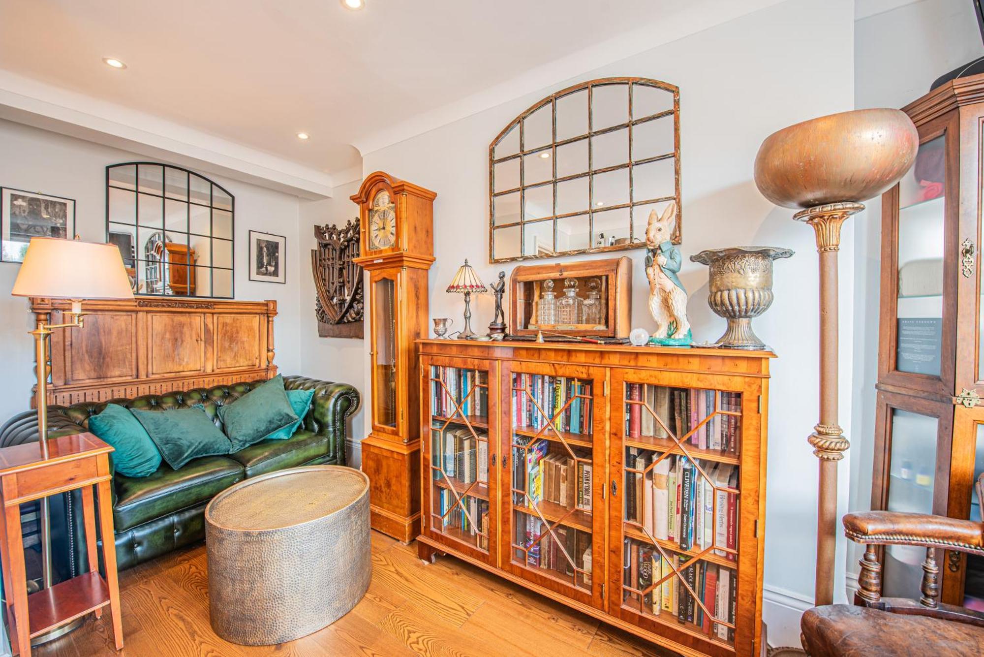 Stylish 1-Bed Flat In Soho - Prime Central Лондон Экстерьер фото