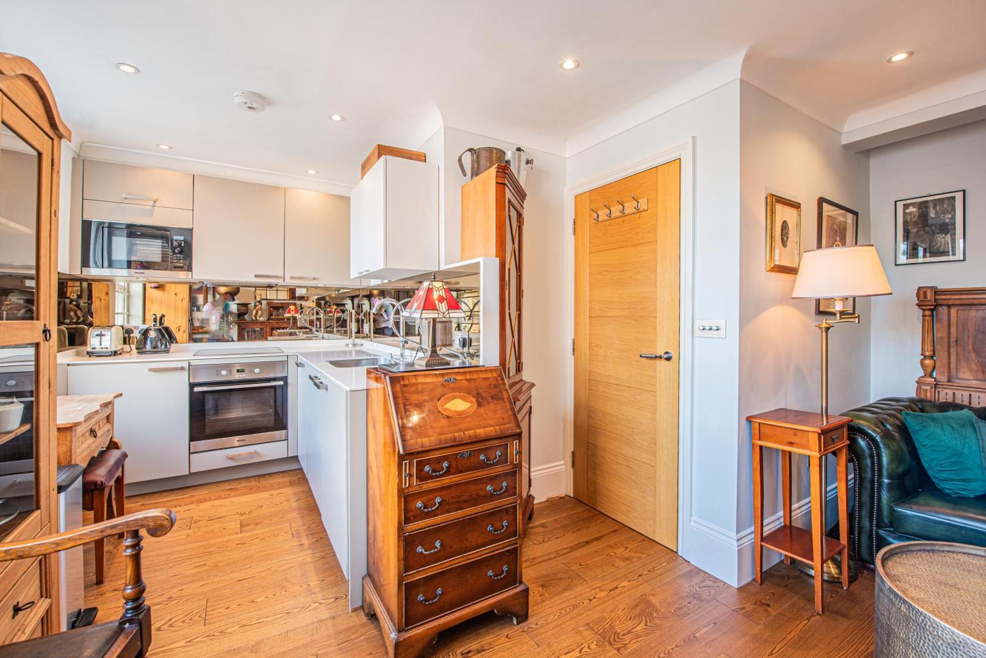 Stylish 1-Bed Flat In Soho - Prime Central Лондон Экстерьер фото