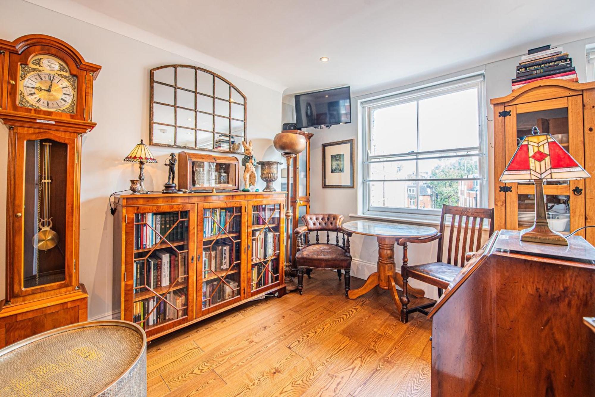Stylish 1-Bed Flat In Soho - Prime Central Лондон Экстерьер фото