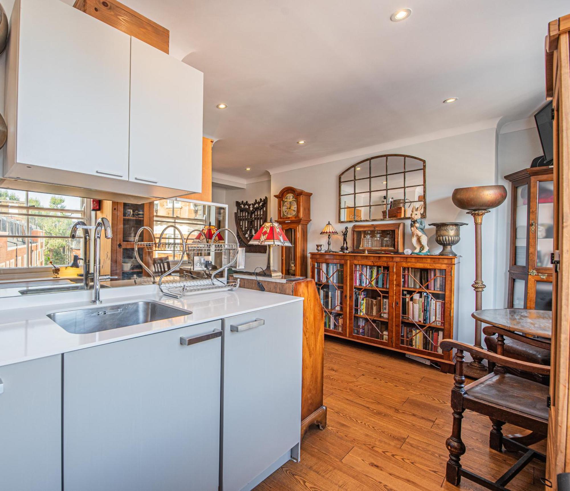 Stylish 1-Bed Flat In Soho - Prime Central Лондон Экстерьер фото